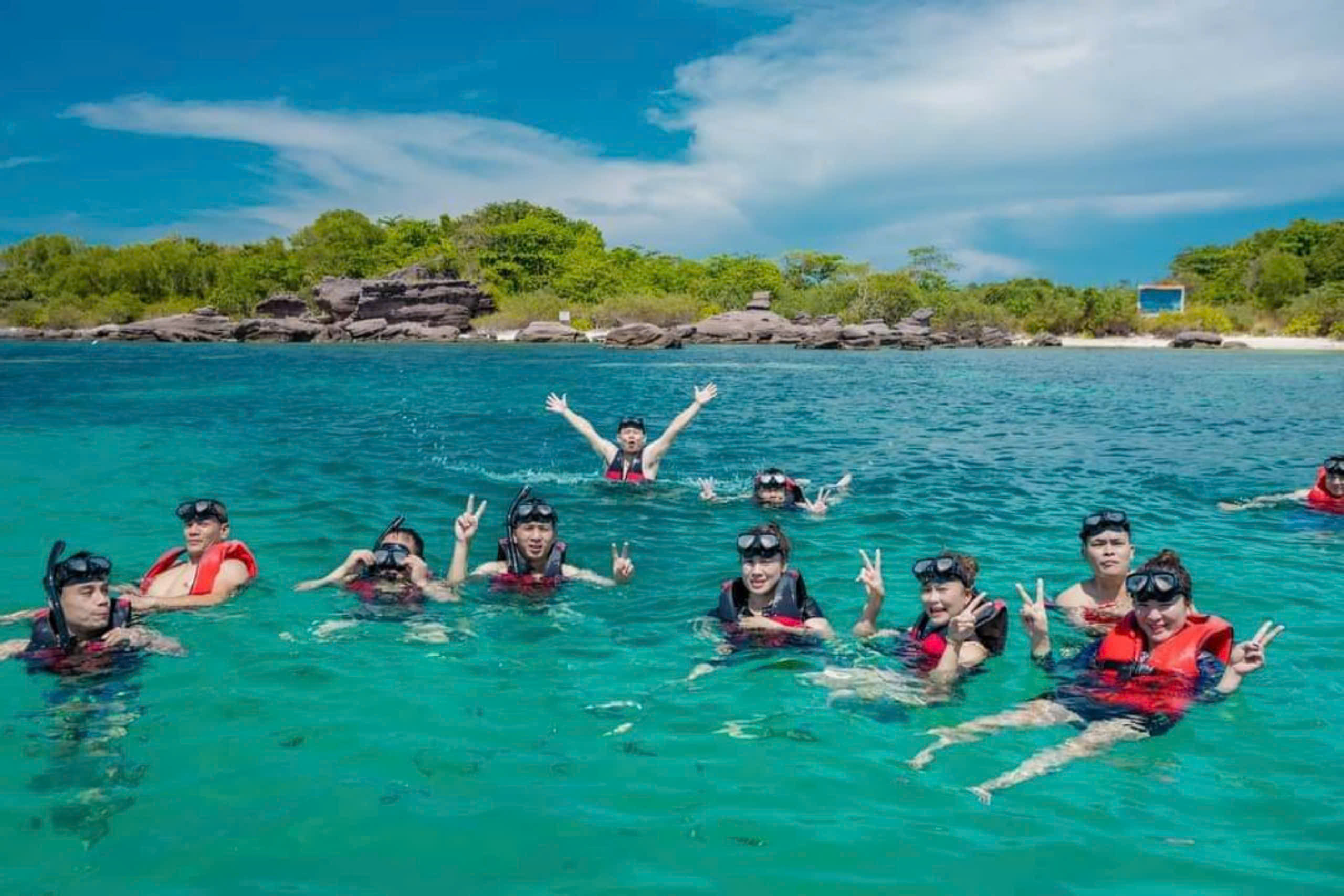 TOUR 2 ĐẢO NHỎ BẰNG THUYỀN GỖ